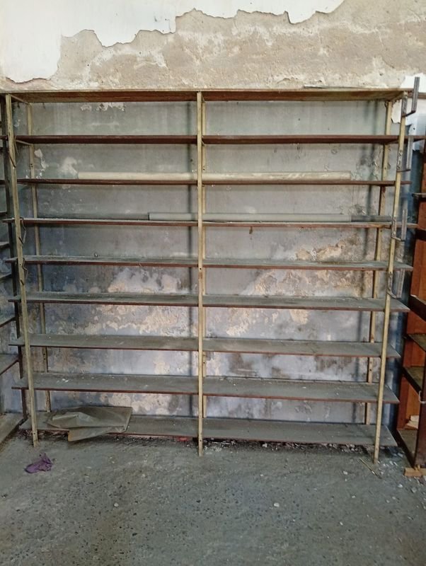 Estantería Metálica Industrial con 9 Estantes y Ángulos Suplementarios