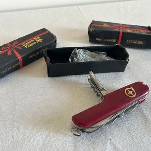 Navaja Multiuso Tipo Suiza Roja con Estuche - imagen 2