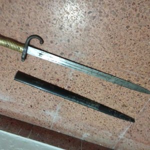 Sable con Vaina y Detalles Dorados - imagen 2