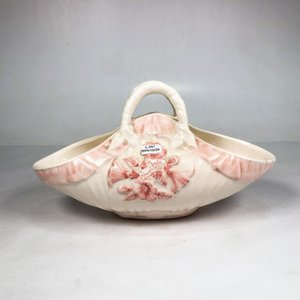 Lote anterior: Canasta Decorativa de Porcelana Blanca y Rosada con Flores