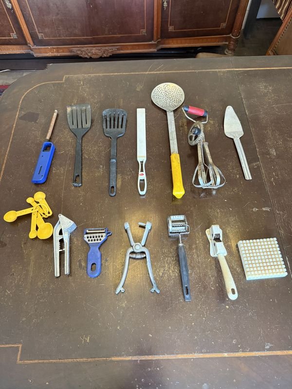 Lote de Utensilios de Cocina: Espumadera, Espátulas, Batidor Manual y Más