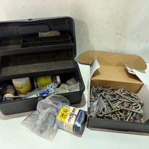 Lote siguiente: Valija de herramientas con tornillos y fijaciones
