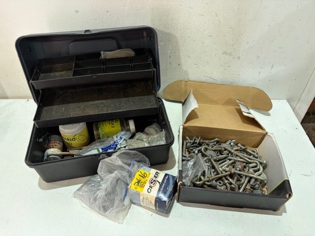 Valija de herramientas con tornillos y fijaciones