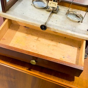 Balanza de Precisión Antigua con Vitrina de Madera y Mármol - imagen 6