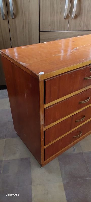 Comoda americana de madera con cinco cajones y tres puertas - imagen 3