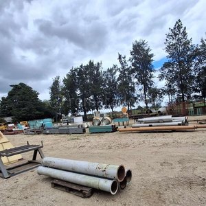 Lote de Paneles Metálicos y Tubos Industriales - imagen 3