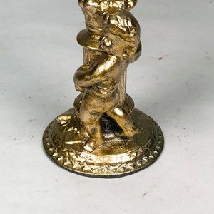 Candelabro de Metal Dorado con Figura de Cupido, 14 cm - imagen 4