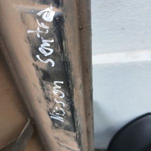 Lote de 32 Piezas de Autopartes: Caretas, Guardabarros y Más - imagen 18