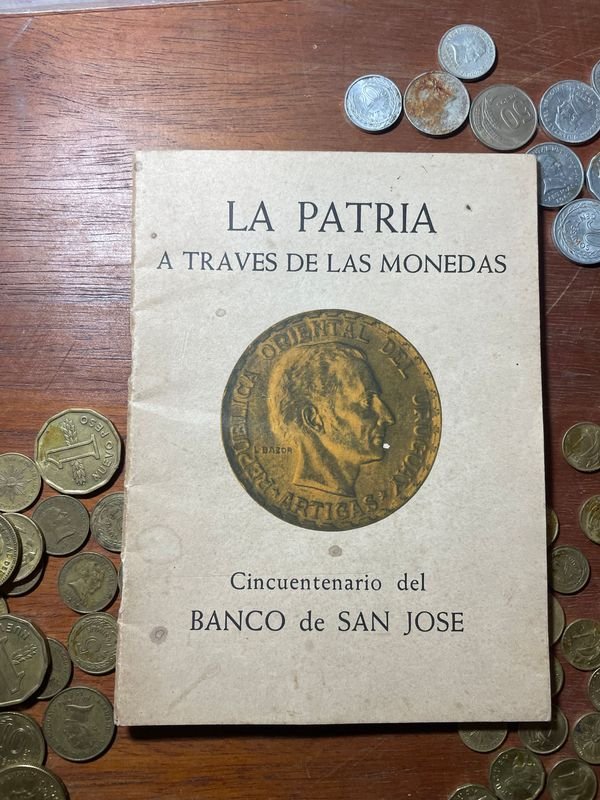 Libro "La Patria a Través de las Monedas" con Presidentes de Uruguay - imagen 1