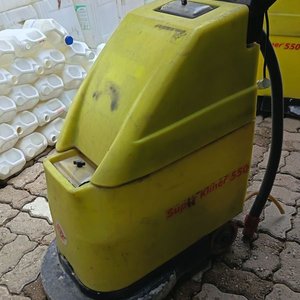 Lavadora y fregadora de pisos profesional Dixter Super Kliner 550. Equipo robusto de alta productividad diseñado para limpiar y secar superficies medianas a grandes en una sola pasada, optimizando drásticamente los tiempos de trabajo - Con Detalles Prende - imagen 7