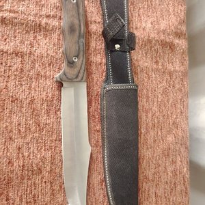 Cuchillo de Caza con Mango de Madera y Funda - imagen 2