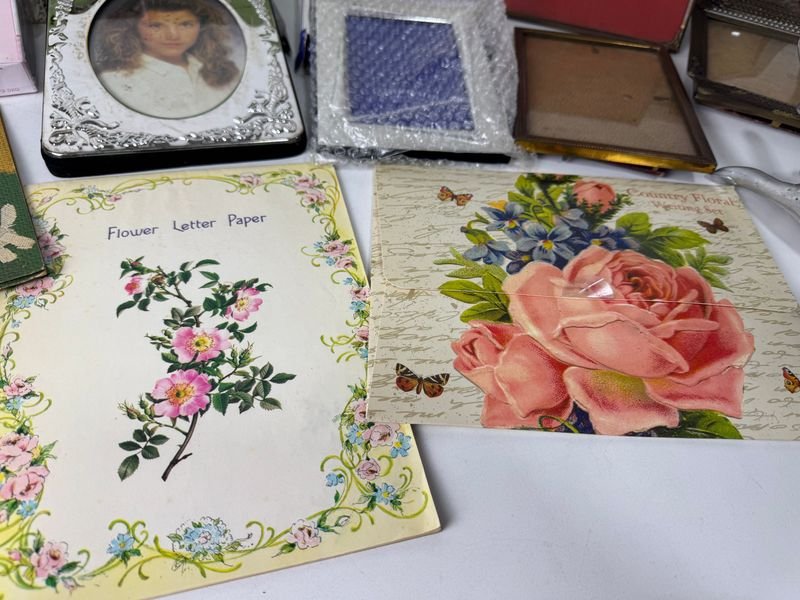 Lote de fotos y decoraciones variadas - imagen 8