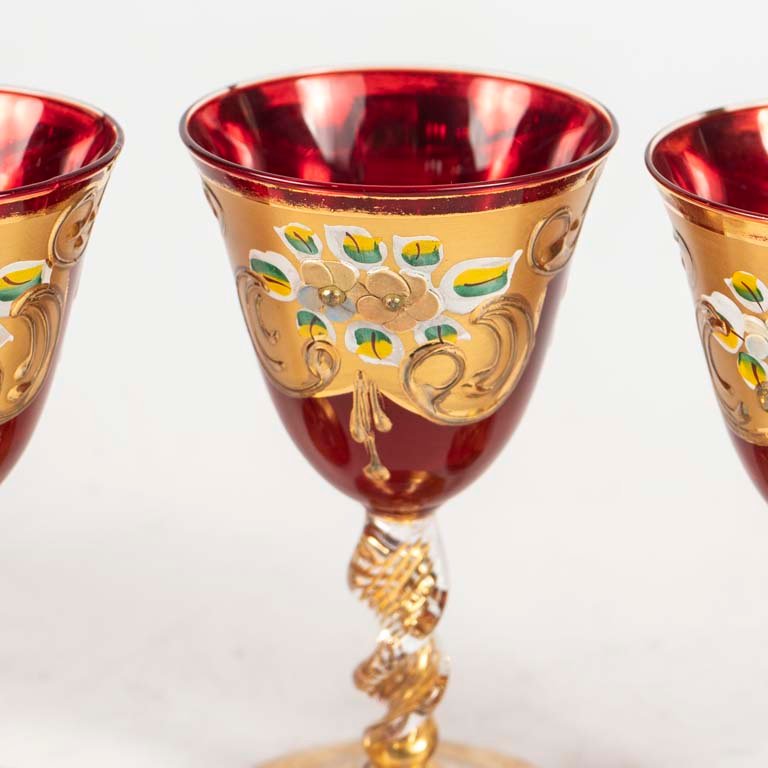 Copas de cristal veneciano con diseño ornamental dorado y esmalte verde - imagen 2