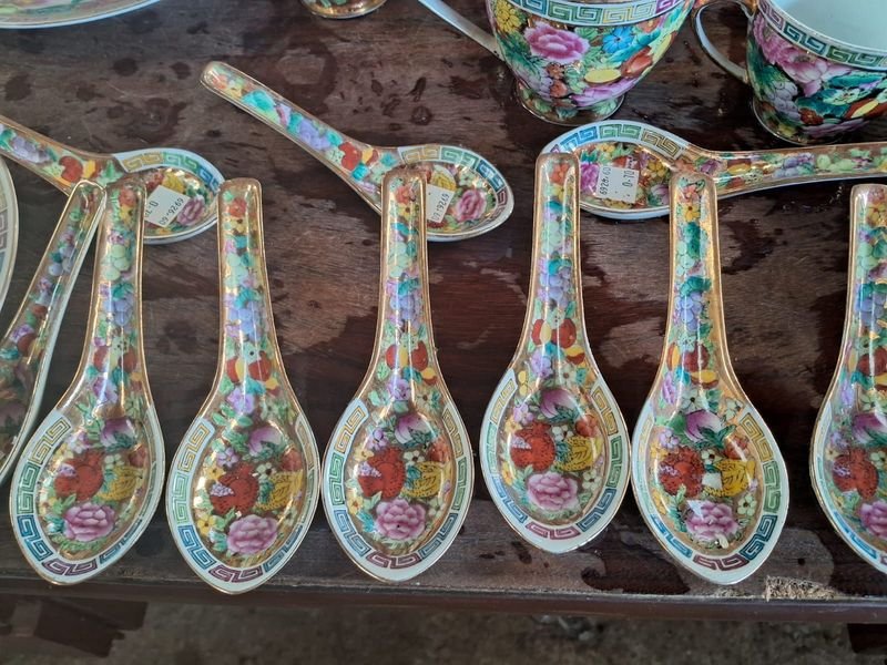 Porcelana y Cerámica Chinesa con Diseño Floral - imagen 11