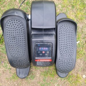 Bicicleta Elíptica Portátil Negra con Pantalla Digital y Pedales Antideslizantes - imagen 5