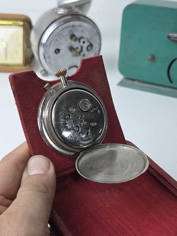 Lotes de Relojes Antiguos y Esculturas de Metal - imagen 11