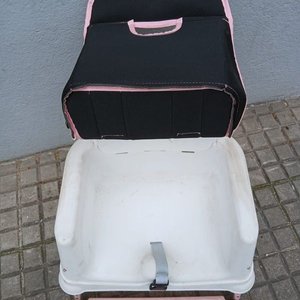 Lote de 6 piezas: Cambiador bebé rosado, silla de auto, silla de comer, silla dorada y 2 armazones - imagen 5