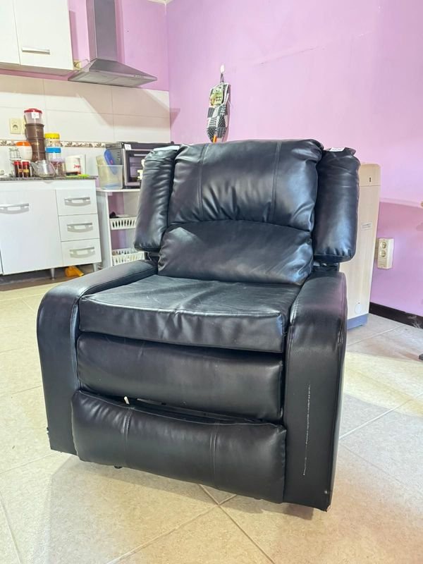 Sillon Reclinable de Cuero con Mecanismo de Reclinar - imagen 2