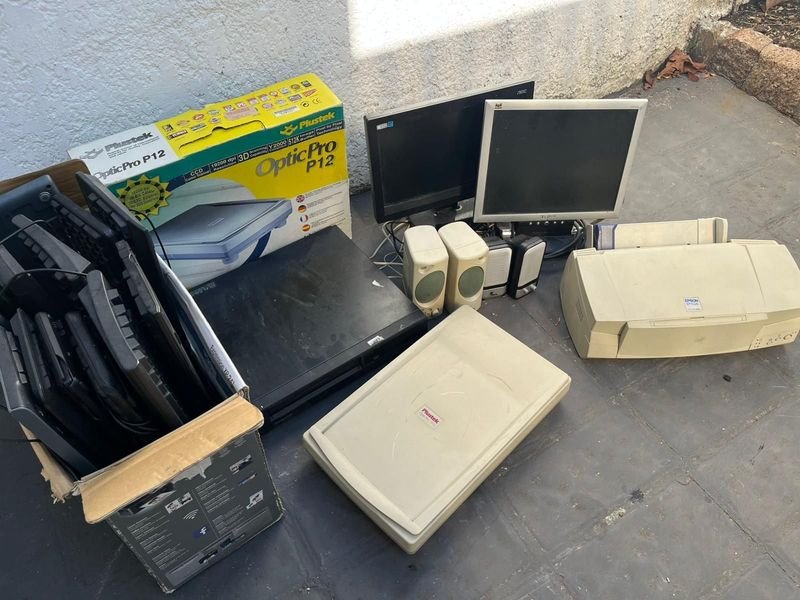 Lote siguiente: Tremendo Lote de Computación - Equipos Electrónicos