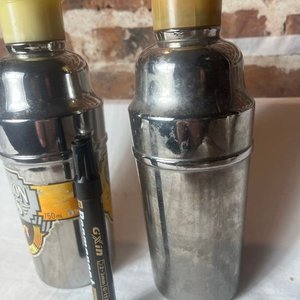 Set de 2 Cocteleras de Acero Inoxidable con Tapa Amarilla - imagen 2