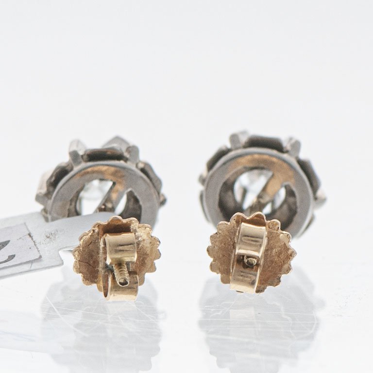 Pare de aretes de oro 18k con brillantes - imagen 2
