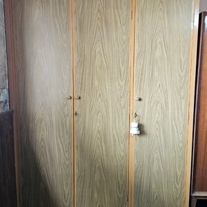 Ropero Empotrado de Madera con Puertas Batientes - imagen 3
