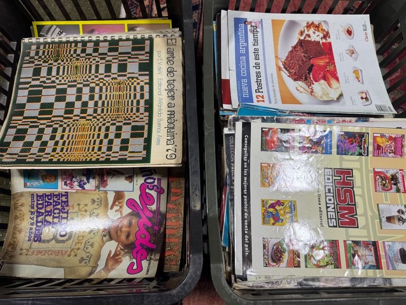 Colección de revistas y libros para tejidos, bordados y más - imagen 1