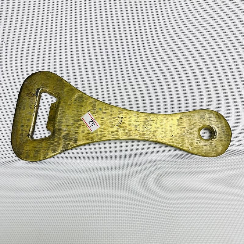 Destapador en bronce antiguo para decoración - imagen 2