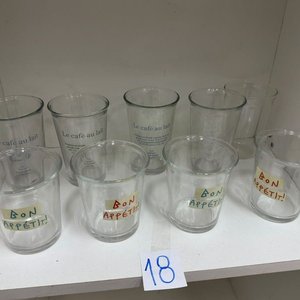 Lote siguiente: Set de 9 Vasos de Vidrio Grueso con Diseños "Le café au lait" y "Bon Appétit!"