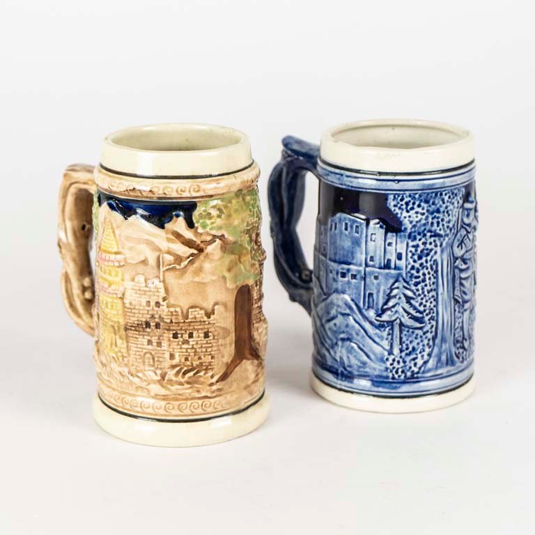 Jarras de cerveza de cerámica con escenas en relieve - imagen 2