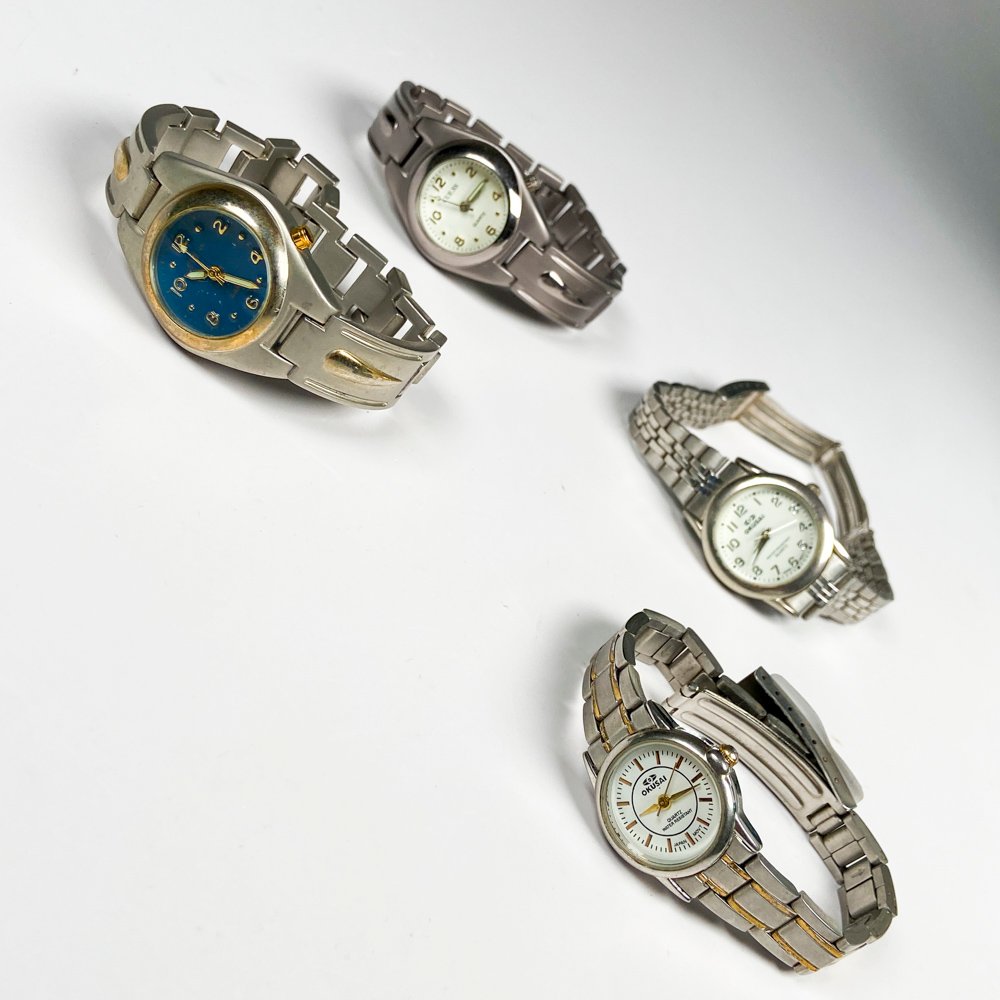 Lote siguiente: Cuatro relojes de dama en plata con diferentes caras