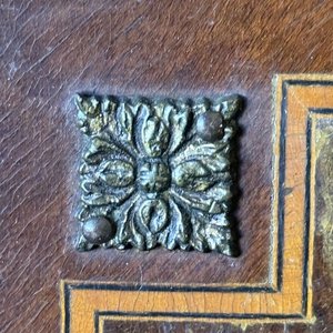 Armario Organizador Antiguo con Tapa de Mármol y Herrajes Ornamentales - imagen 6