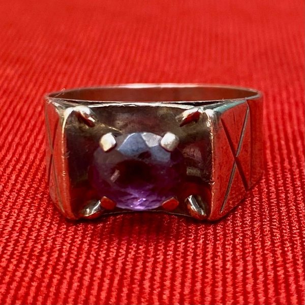 Anillo de plata con piedra central color violeta - imagen 5