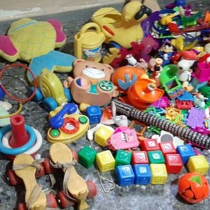 Caja con Juguetes Varios para Niños - imagen 3