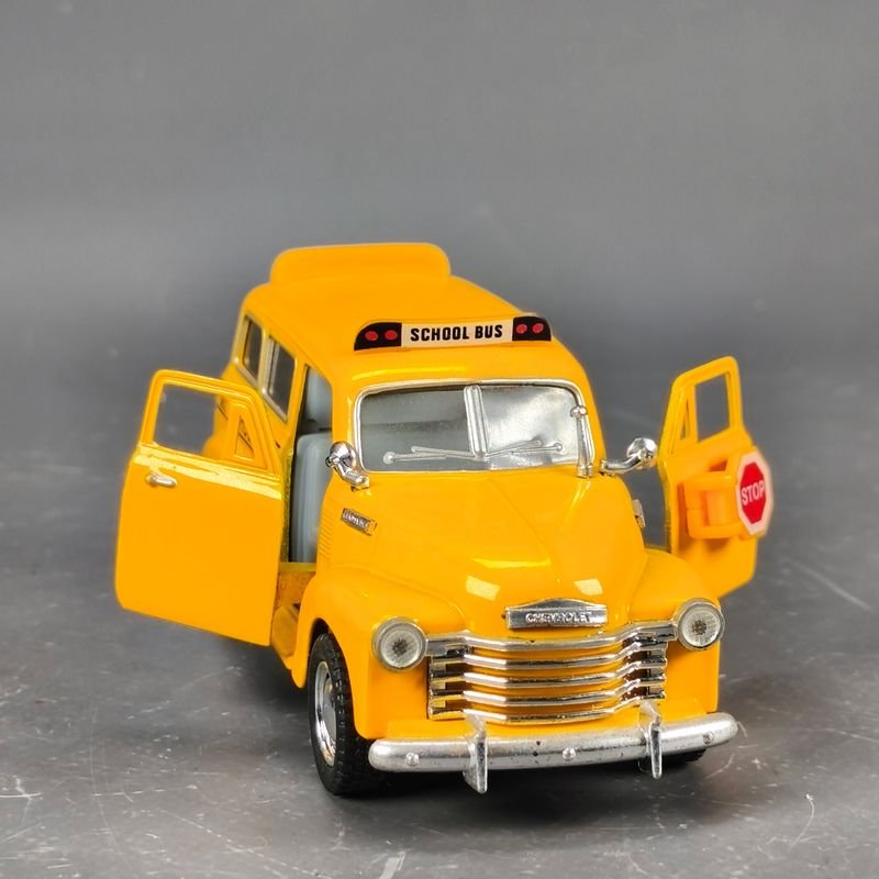 Modelo de Autobús Escolar Chevrolet 1950 a Escala 1/43 - imagen 4