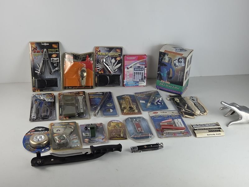 Gran lote de accesorios para camping y herramientas