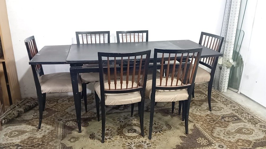 Mesa de comedor con sillas en madera - imagen 4