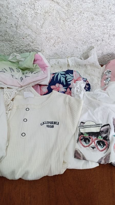 Ropa infantil de alta calidad con impresiones animales y textos - imagen 3