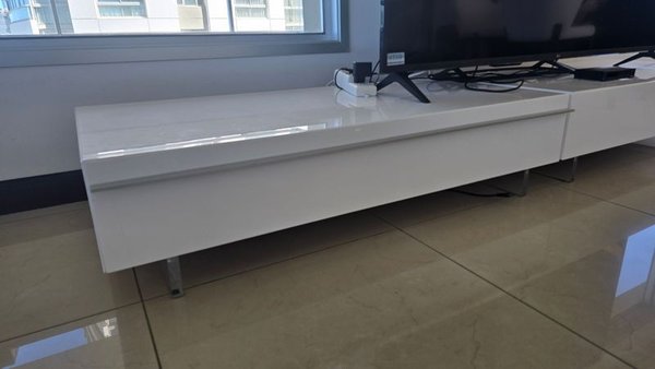 Rack para TV con cajón laqueado blanco - imagen 3