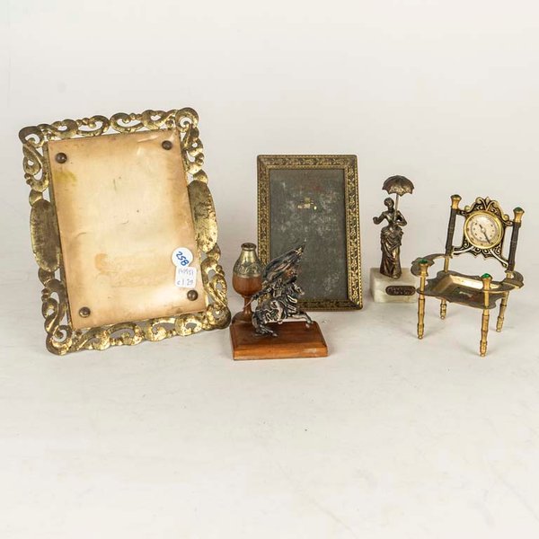 Lote de Piezas Decorativas de Bronce, Metal y Madera