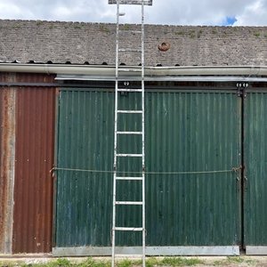 Lote siguiente: Escalera Fija de Aluminio