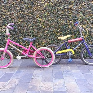 Bicicleta Infantil Barbie Rosa y Bicicleta Niño Maestro Kid Violeta - imagen 1
