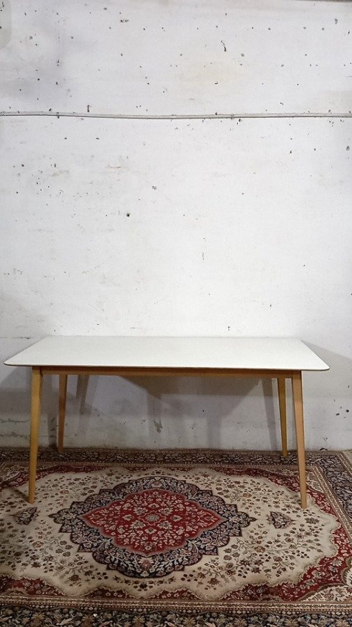 Mesa moderna para comedor en madera - imagen 2