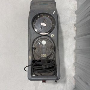 Máquina Industrial para Limpieza de Alfombras y Tapizados Tennant - imagen 4
