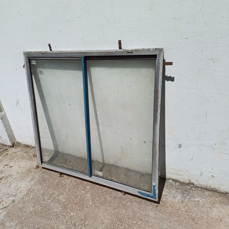 Ventana de aluminio con dos hojas corredizas - imagen 2