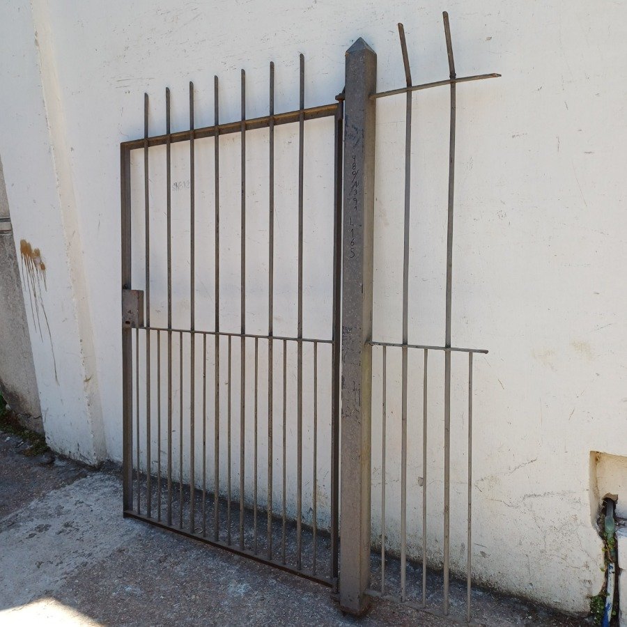Puerta de reja en varilla de 16mm y 10mm, con parante y tramo fijo - imagen 4