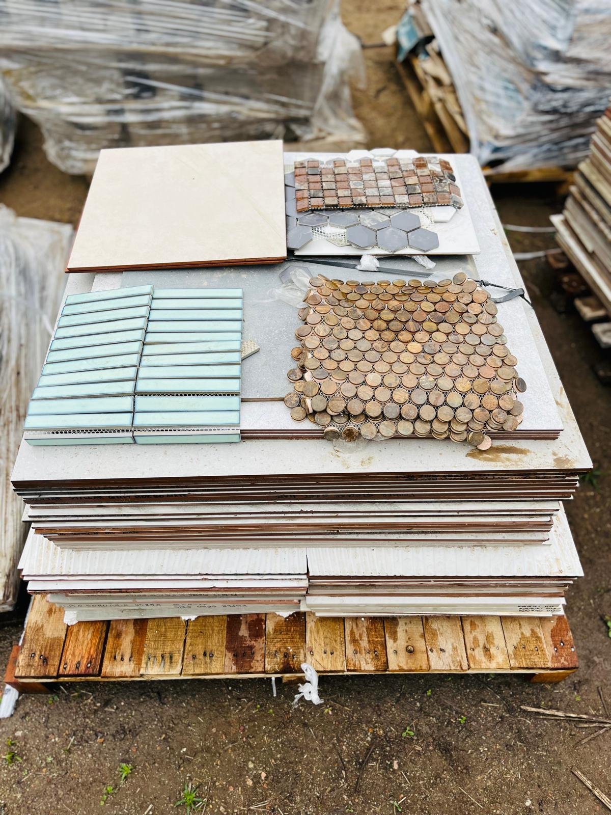 Lote de Cerámicas y Porcelanatos Varios - Saldos de Importador