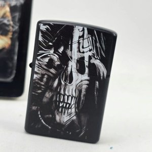 Encendedor Negro con Diseño de Calavera - imagen 2