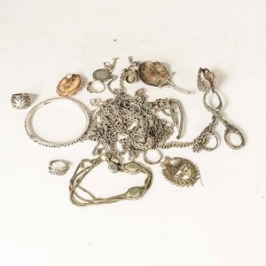 Lote anterior: Lote de Bijouterie y Joyería de Metal Variada
