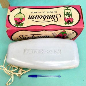 1950´´s . Batidora de helados con caja original y manual de uso. Marca sumbean. No la probamos. 29.5 cm x 13 cm x 8.5 cm. - imagen 2